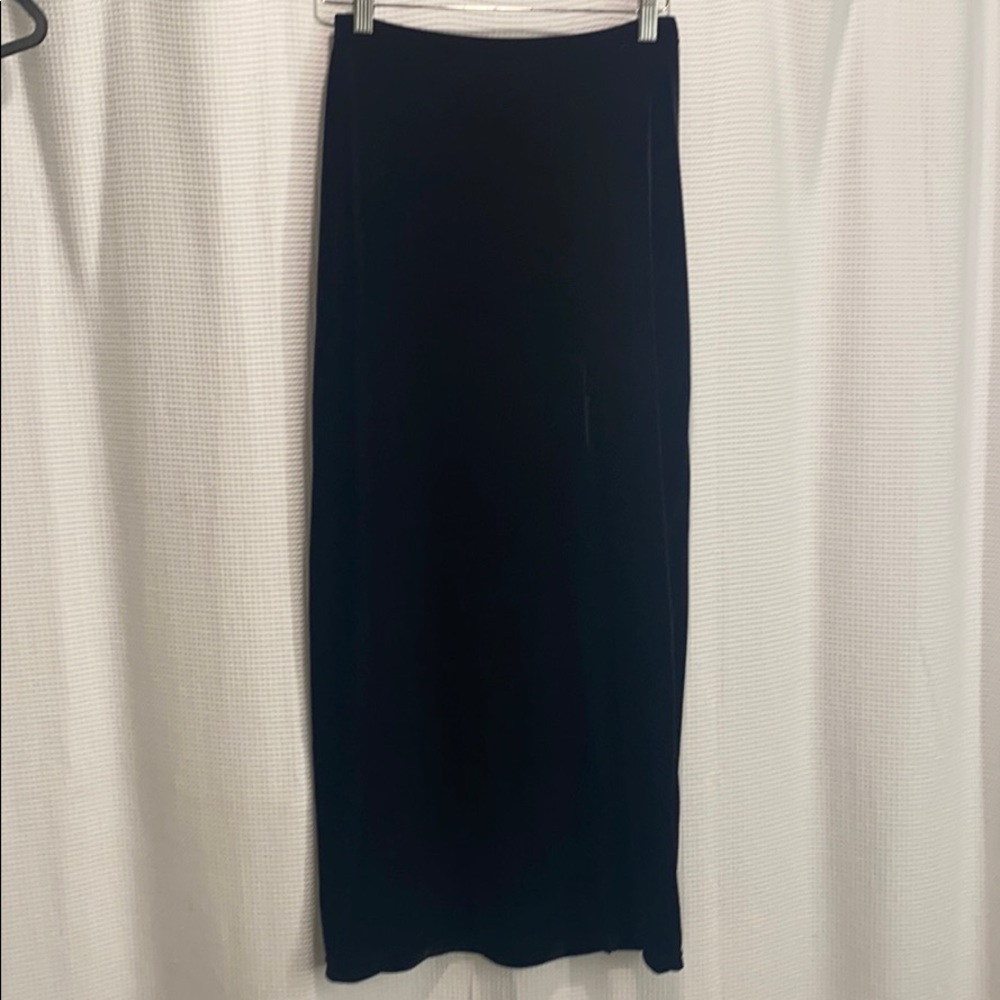 Maxi velvet skirt with high slit